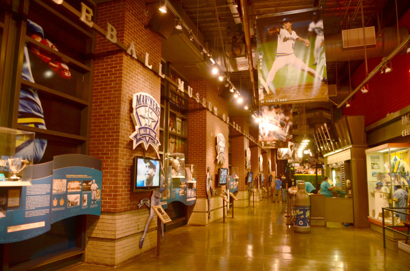 シアトルに行ったら～、野球はともかく、（SAFECO FIELD）セーフコフィールドに遊びに行こう！_f0054556_22003594.jpg