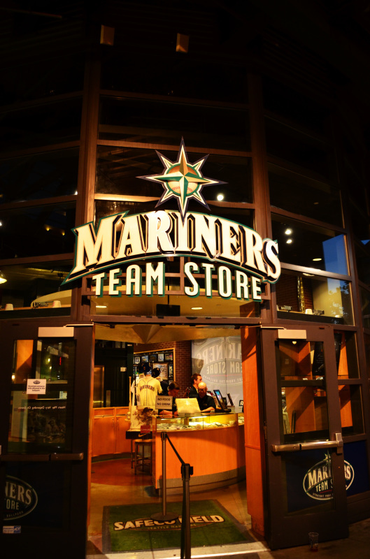 シアトルに行ったら～、野球はともかく、（SAFECO FIELD）セーフコフィールドに遊びに行こう！_f0054556_23441811.jpg