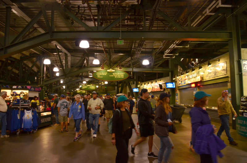 シアトルに行ったら～、野球はともかく、（SAFECO FIELD）セーフコフィールドに遊びに行こう！_f0054556_23462371.jpg