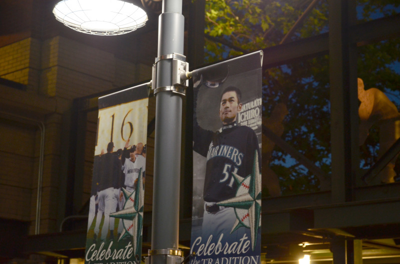 シアトルに行ったら～、野球はともかく、（SAFECO FIELD）セーフコフィールドに遊びに行こう！_f0054556_23483559.jpg