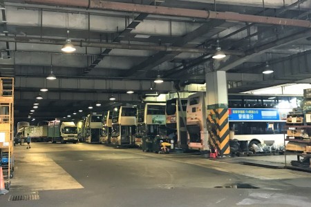 九龍巴士 KMBの九龍灣車廠 Bus Depot チラリ_c0135971_19545995.jpg