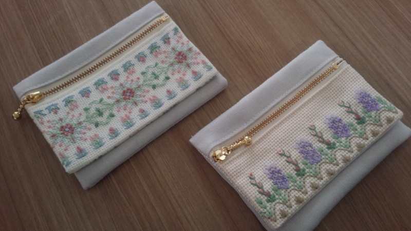 刺繍のポケットティッシュケースとバッグ_e0362389_15461921.jpg