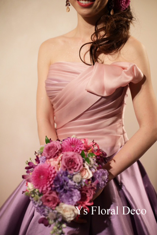 ピンクとラベンダーのバイカラーのドレスにあわせるティアドロップブーケ_b0113510_11515888.jpg