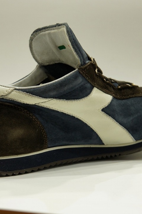 独自の風合いを実現！【DIADORA HERITAGE】【ディアドラヘリテージ】156552 2841 EQUIPE STONE WASH [NAVY/D.BROWN]☆そして、1日遅れ。。_b0108653_07064475.jpg