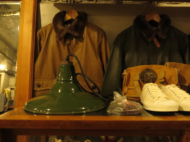 \"1940~50\'S DEAD STOCK US INDUSTRIAL LUMP SHADE\"ってこんなこと。_c0140560_13165840.jpg