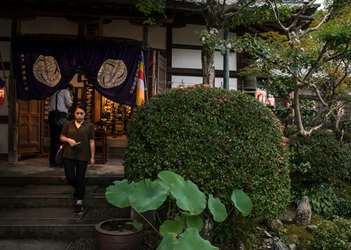 化野（あだしの）念仏寺の千灯供養（その１）_e0360431_09231553.jpg