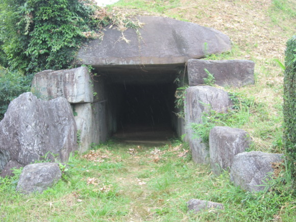 聖徳太子の墓と似ている飛鳥岩屋山古墳_a0237545_12550128.jpg
