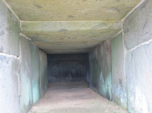 聖徳太子の墓と似ている飛鳥岩屋山古墳_a0237545_12552886.jpg