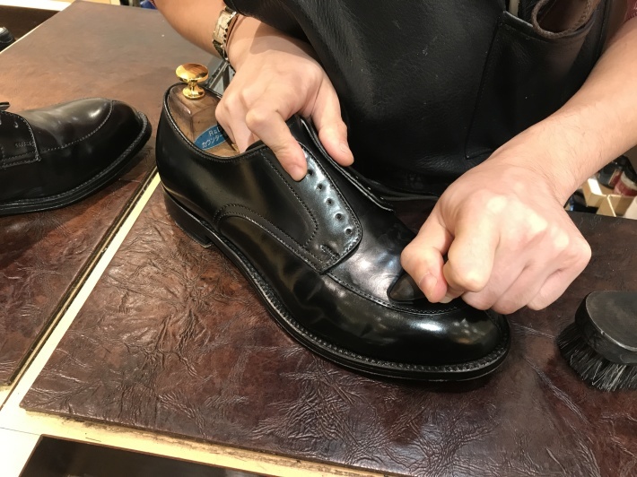 Aldenと長く付き合うコードヴァンの磨き方 シューケアマイスター靴磨き工房 三越日本橋本店 Aldenと長く付き合うコードヴァンの磨き方 シューケアマイスター靴磨き工房 三越日本橋本店