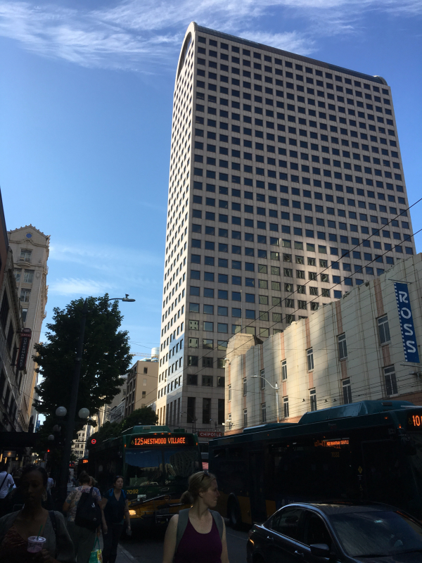 シアトル・ダウンタウンからセーフコフィールド（SAFECO FIELD）へ。バスや電車でのアクセス方法。_f0054556_19123016.jpg