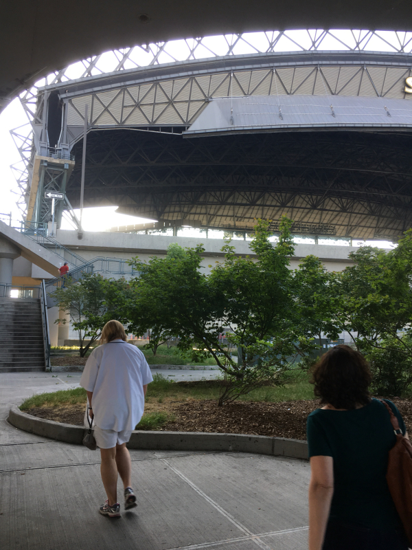 シアトル・ダウンタウンからセーフコフィールド（SAFECO FIELD）へ。バスや電車でのアクセス方法。_f0054556_19135948.jpg