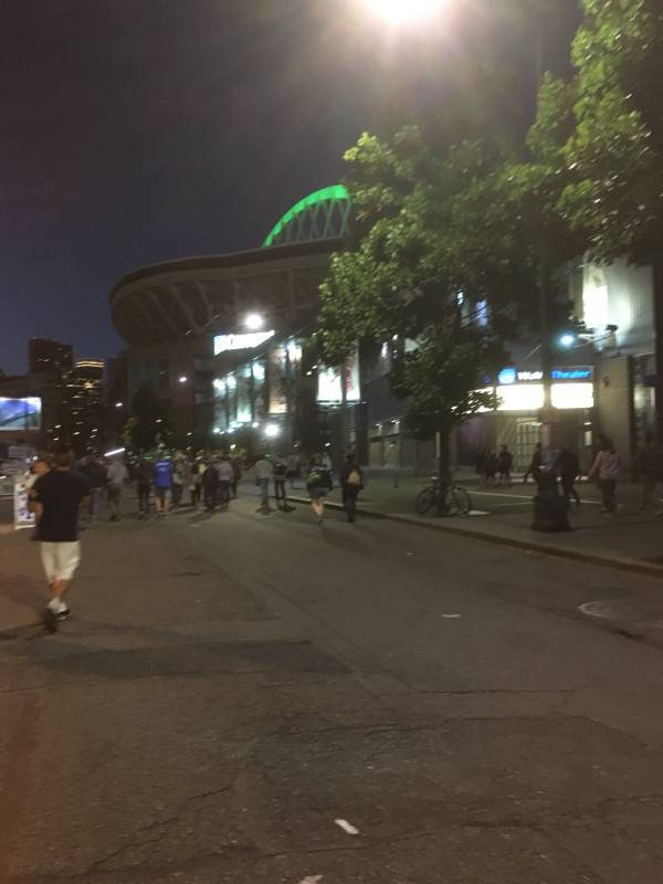 シアトル・ダウンタウンからセーフコフィールド（SAFECO FIELD）へ。バスや電車でのアクセス方法。_f0054556_19150719.jpg