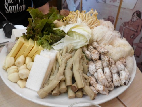 赤坂「薬膳火鍋専門店 天香回味 赤坂別館」へ行く。_f0232060_17554910.jpg