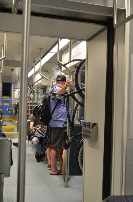 シアトル・ダウンタウンからセーフコフィールド（SAFECO FIELD）へ。バスや電車でのアクセス方法。_f0054556_12563350.jpg