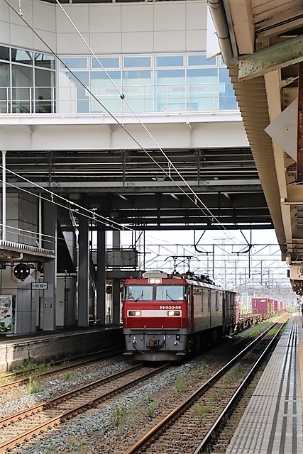 藤田八束の鉄道写真@北朝鮮がまたもやミサイル発射、平和への祈り、陸奥市川駅八戸駅の貨物列車_d0181492_08062617.jpg