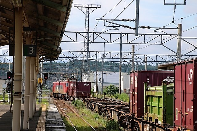 藤田八束の鉄道写真@北朝鮮がまたもやミサイル発射、平和への祈り、陸奥市川駅八戸駅の貨物列車_d0181492_08064201.jpg