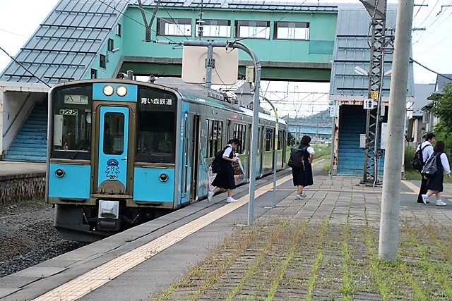 藤田八束の鉄道写真@北朝鮮がまたもやミサイル発射、平和への祈り、陸奥市川駅八戸駅の貨物列車_d0181492_08125314.jpg