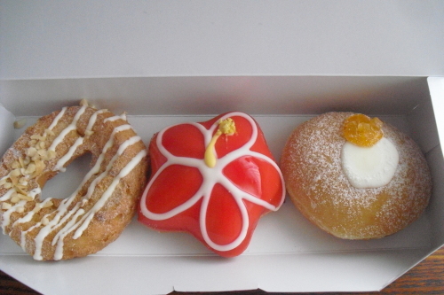 Krispy Kreme Doughnuts（クリスピー・クリーム・ドーナツ）　『リリコイクリーム etc.』_a0326295_14223394.jpg