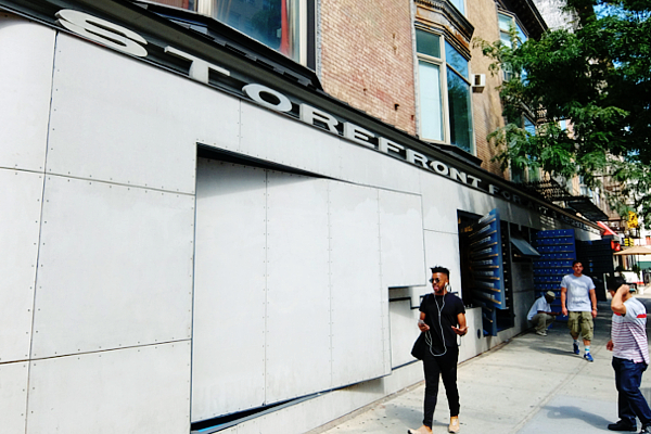NYにある忍者屋敷っぽいギャラリー、Storefront for Art and Architecture_b0007805_2246892.jpg