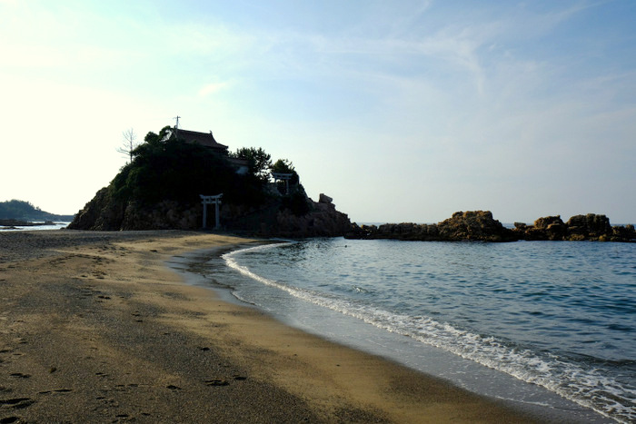 「ますます益田 海に突き出た神秘的な神社 宮ヶ島 衣毘須神社」_a0000029_1012310.jpg