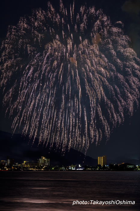 打ち上げ花火普通に撮るかアートに撮るか_f0361287_18290440.jpg
