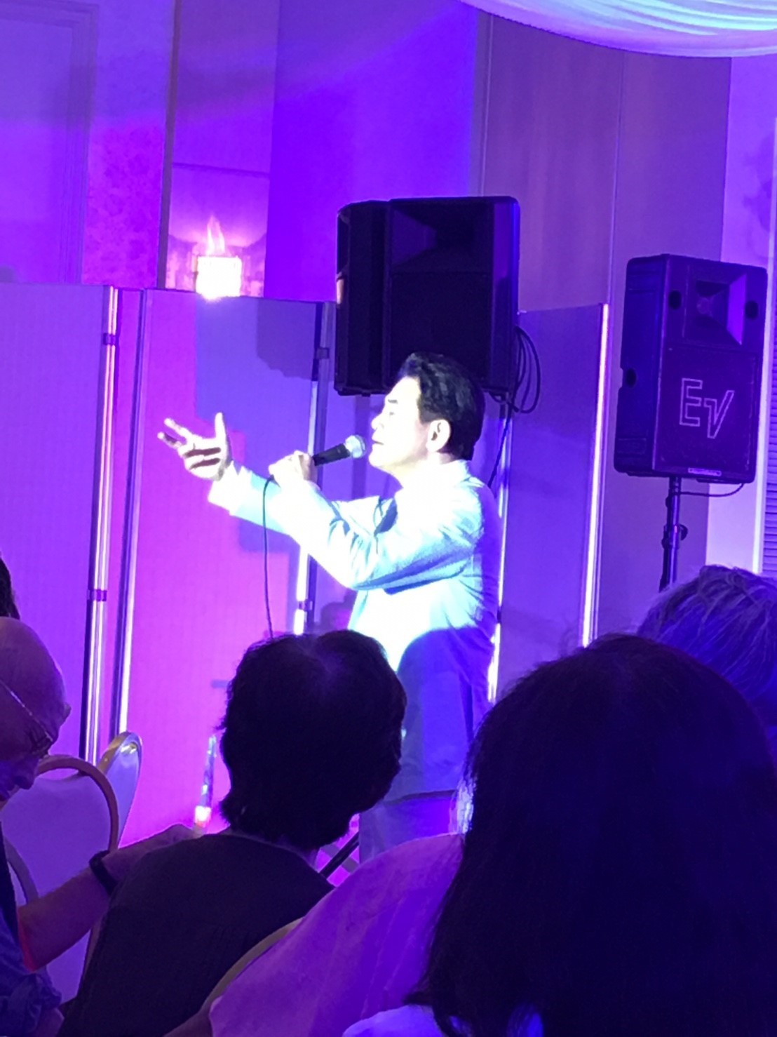 ソロデビュー10周年記念ディナーショー大成功!_e0119092_14591043.jpg