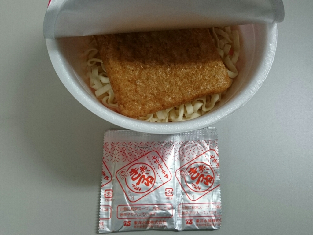 9/11夜勤飯 マルちゃん 赤いきつね北海道 ¥95_b0042308_01472269.jpg