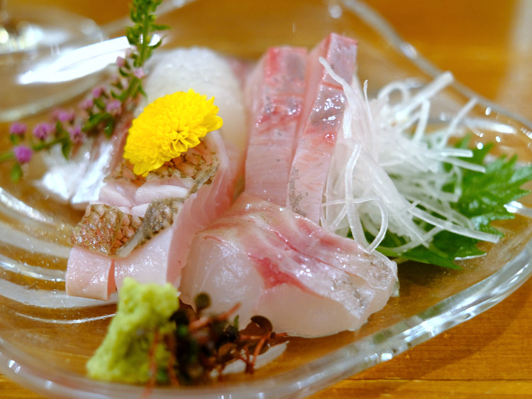 「おいしい益田を新発見。絣のお刺身、じょう一の一寸法師定食、SakeLabo暢ぺの和牛カツレツ」_a0000029_1533081.jpg