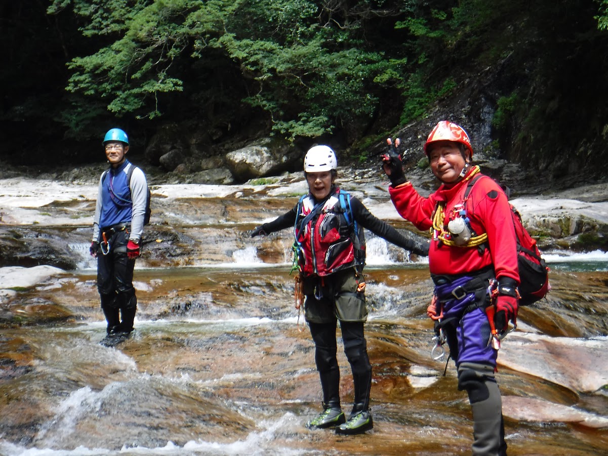 ☆ 沢 登り“ 前鬼川 ” ：９月１０日（日）_e0371039_10382032.jpg