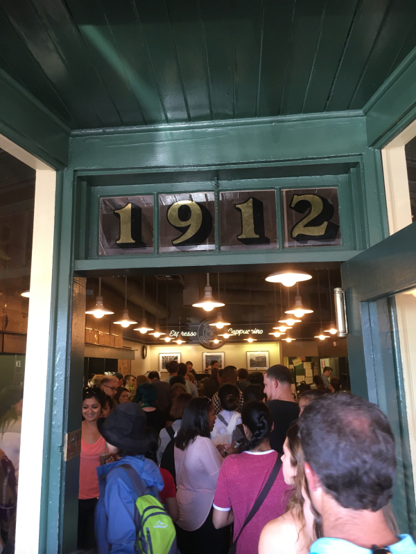 とりあえず、シアトル行ったら寄ってくよね！「PIKE PLACE MARKET(パイクプレイスマーケット）」_f0054556_19475132.jpg