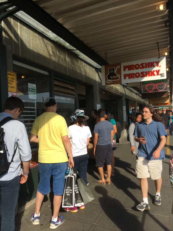 とりあえず、シアトル行ったら寄ってくよね！「PIKE PLACE MARKET(パイクプレイスマーケット）」_f0054556_19483232.jpg