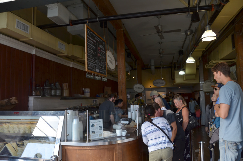 とりあえず、シアトル行ったら寄ってくよね！「PIKE PLACE MARKET(パイクプレイスマーケット）」_f0054556_23015599.jpg