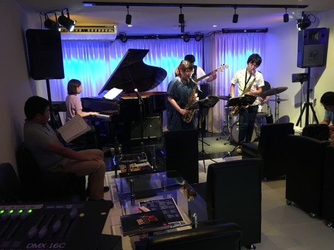 Jazzlive comin 広島 本日水曜日のライブ!_b0115606_11131757.jpg