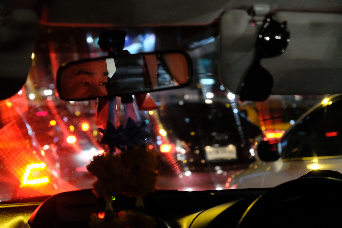 バンコク　　Midnight Taxi Driver_b0061717_1141577.jpg