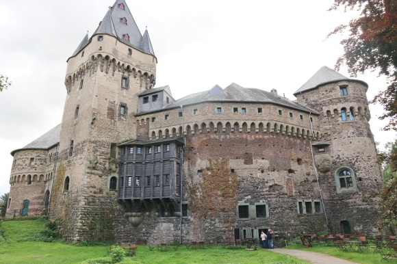 かっこいい中世のお城 Schloss Hulchrath ドイツより 素敵なものに囲まれて かっこいい中世のお城 Schloss Hulchrath ドイツより 素敵なものに囲まれて