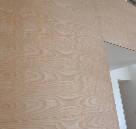 バーチ化粧合板の壁 Atelier Kukka Architects