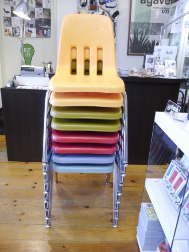 国内在庫が枯渇していたVIRCO 9000CHAIRがやっと 入荷しましたー♪_b0125570_10243742.jpg