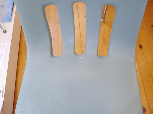 国内在庫が枯渇していたVIRCO 9000CHAIRがやっと 入荷しましたー♪_b0125570_10263124.jpg