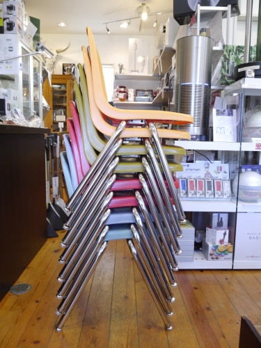 国内在庫が枯渇していたVIRCO 9000CHAIRがやっと 入荷しましたー♪_b0125570_10265675.jpg
