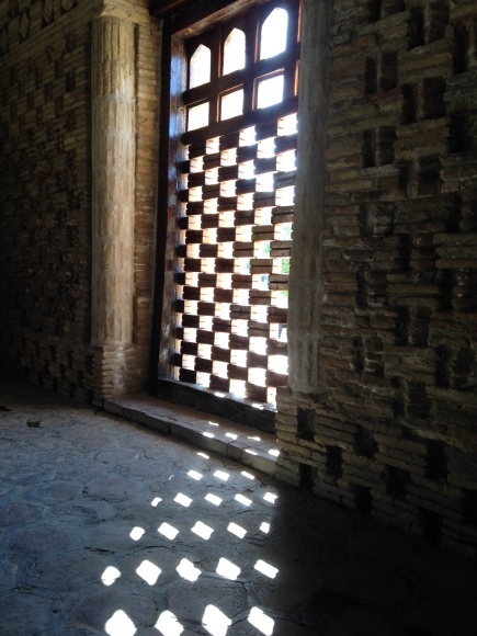 ウズベキスタンの旅 1 イスラム建築を訪ねて 光と影 碧ざくろタイル ウズベキスタンの旅 1 イスラム建築を訪ねて 光と影 碧ざくろタイル