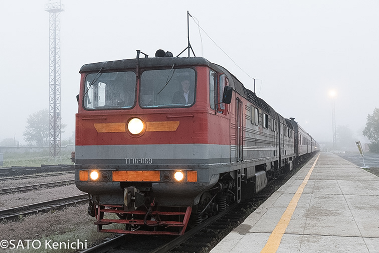 ロシア人と一緒に乗るサハリン夜行列車の旅_b0235153_1094719.jpg