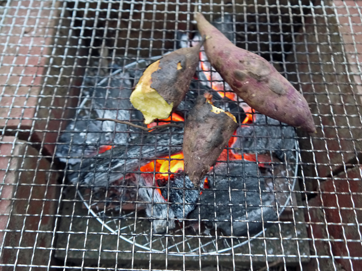 秋の味覚 栗 サツマイモ サンマ を炭火焼き9 14 北鎌倉湧水ネットワーク