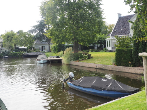 Broek in Waterland(高級住宅地）_d0193569_08234261.jpg