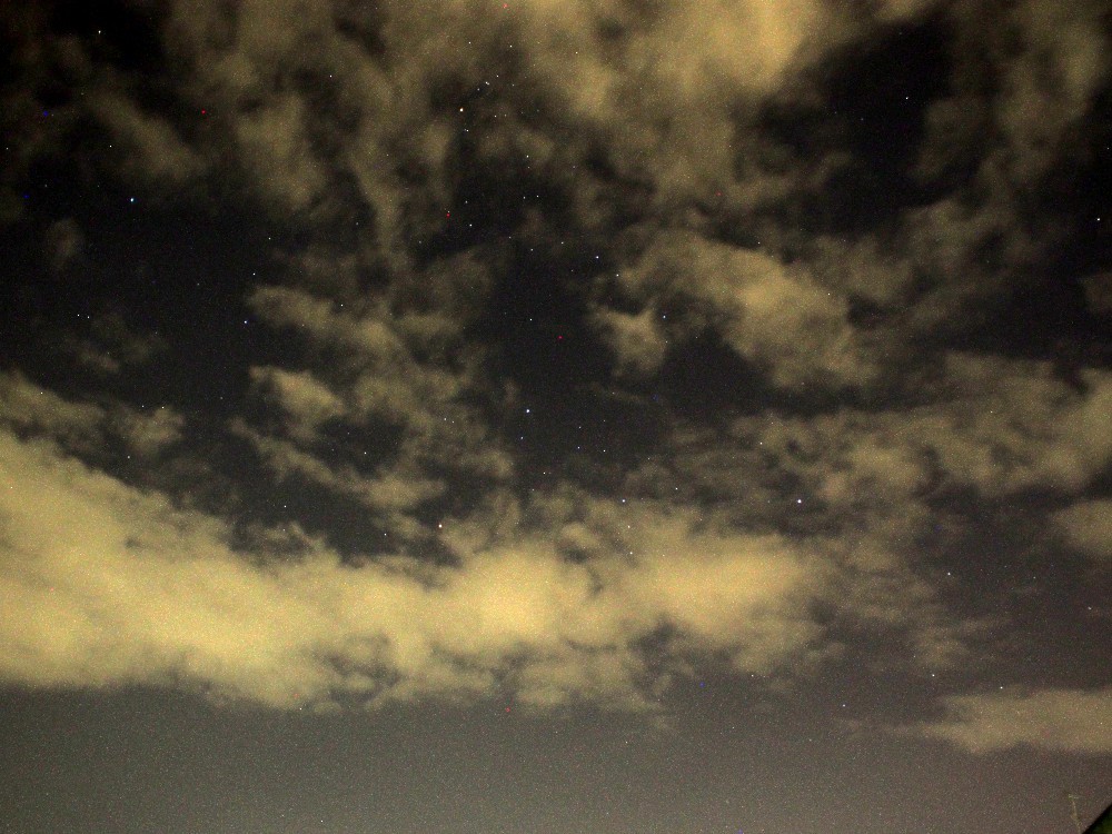台風去ってやっと星が見えたと思ったがずっと強風域_a0095470_19531923.jpg