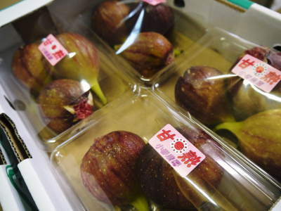 甘熟いちじく大好評販売中!『いちじく』は、食欲の秋に消化促進、二日酔い防止効果があると言われ健康食材ですよ!_a0254656_18453455.jpg