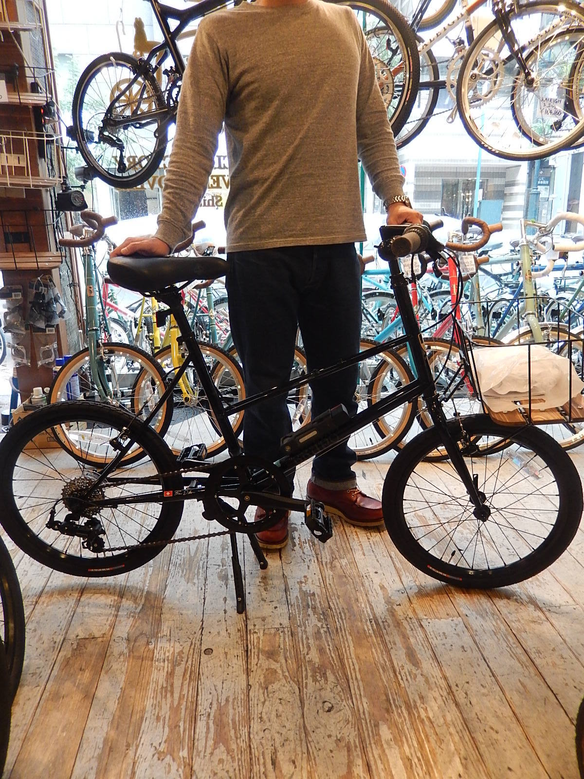 9月日17 渋谷 原宿 の自転車屋 FLAME bike前です_e0188759_19510856.jpg