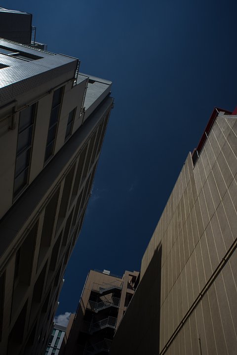 多角形に切り取られた初秋の空_d0353489_21153918.jpg