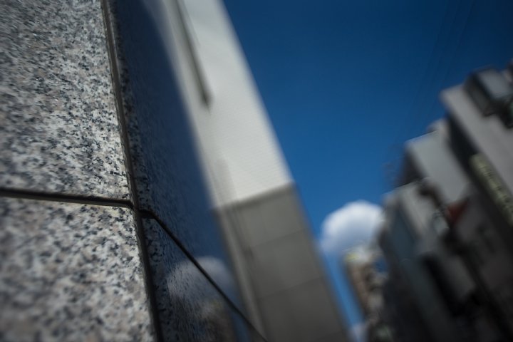 多角形に切り取られた初秋の空_d0353489_21162232.jpg