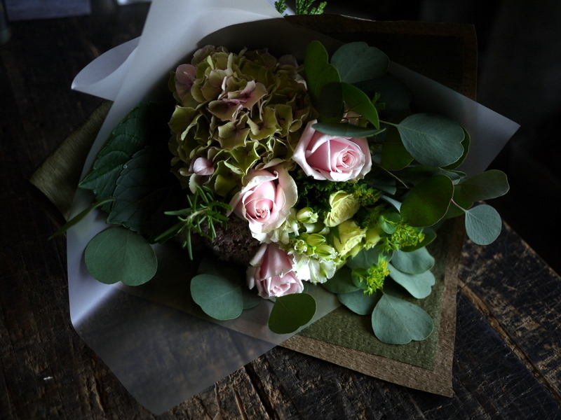 お誕生日の女性へブーケ風花束 ピンク系で可愛らしく 東区本町1条にお届け 17 09 13 札幌 花屋 Mell Flowers