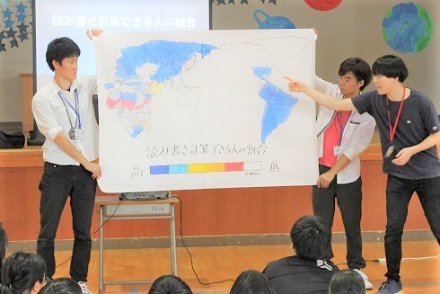 新潟市立丸山小学校においてワークショップ「７億９６００万人」を行いました_c0167632_14452106.jpg